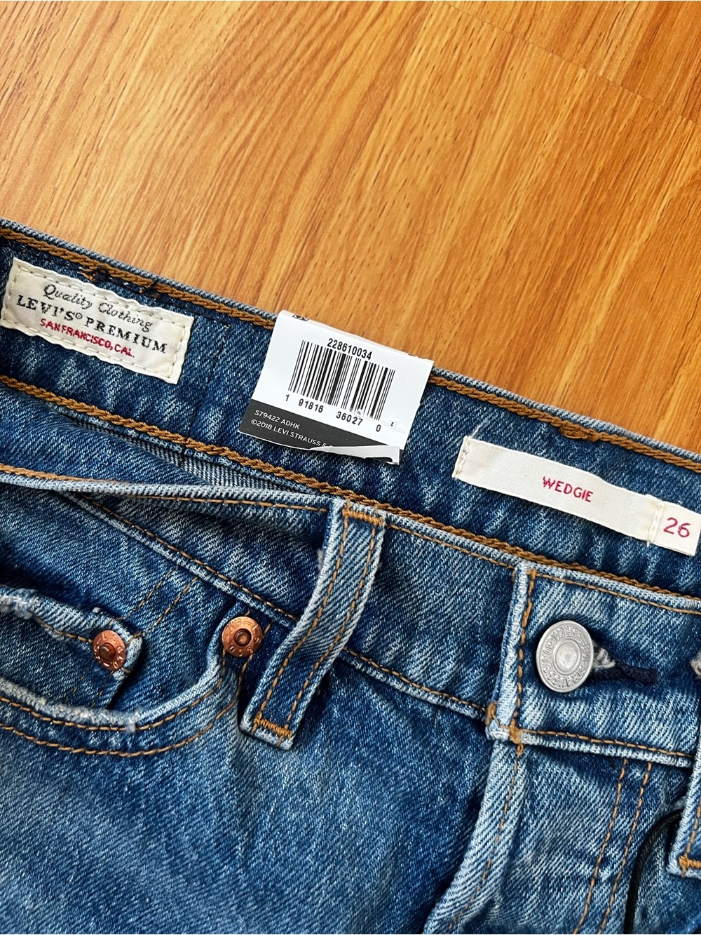 Levi's Premium High Rise Wedgie Jeans - Classic Straight Fit - Picture 5 of 6